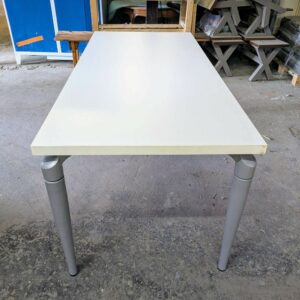 Table de réunion ou réfectoire