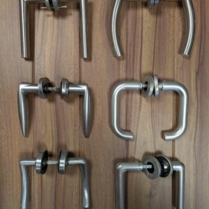 Poignée de porte avec béquille sur rosace